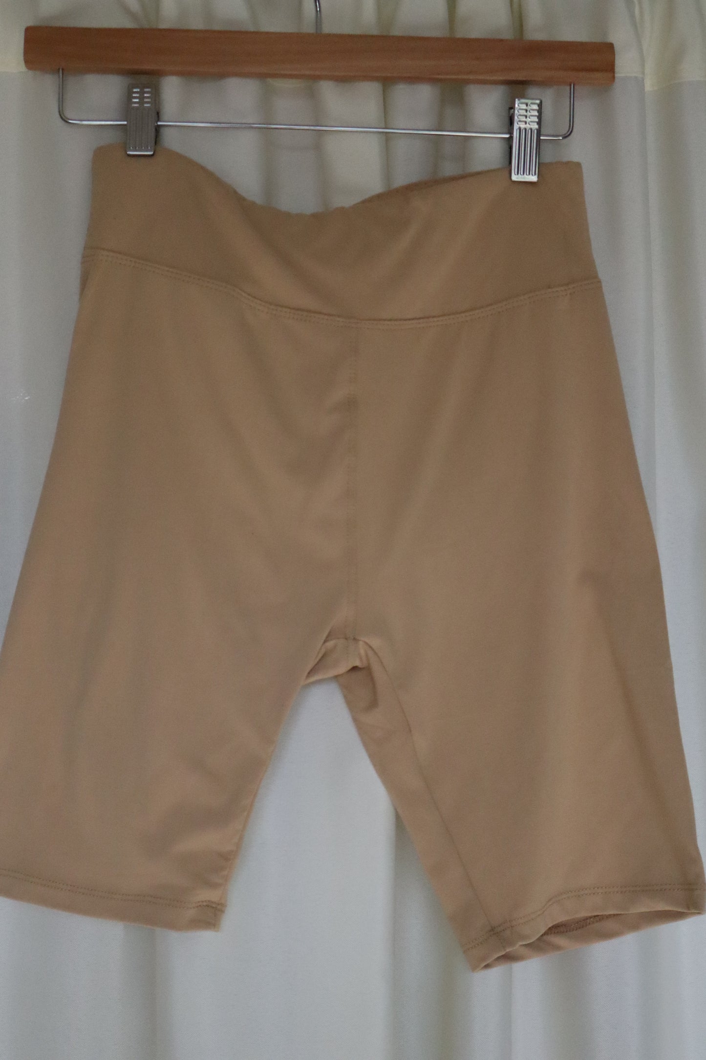 Biker Shorts in Khaki
