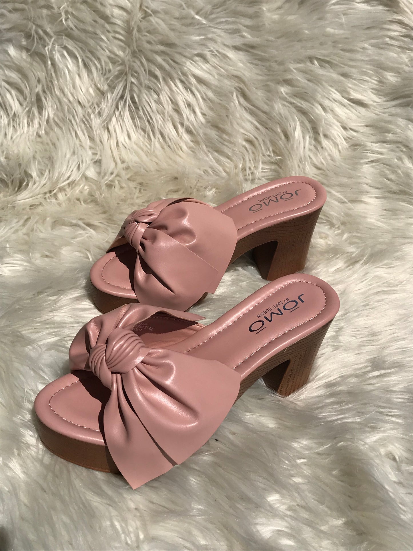 Blushing Bow Platforms